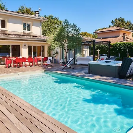 La Maison Du Bassin Piscine & 5 Ch *
