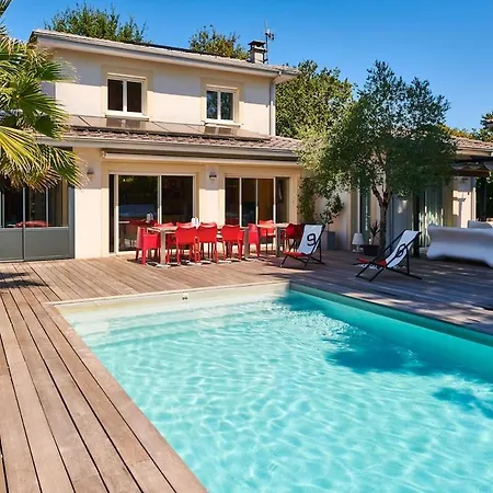 La Maison Du Bassin Piscine & 5 Ch *